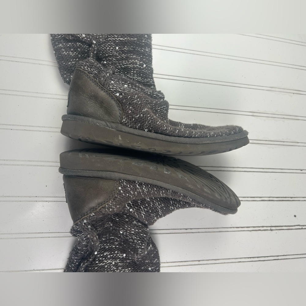 UGG Women’s Gray Knit Boots with Button Detail – Size 7 - Picture 7 of 9